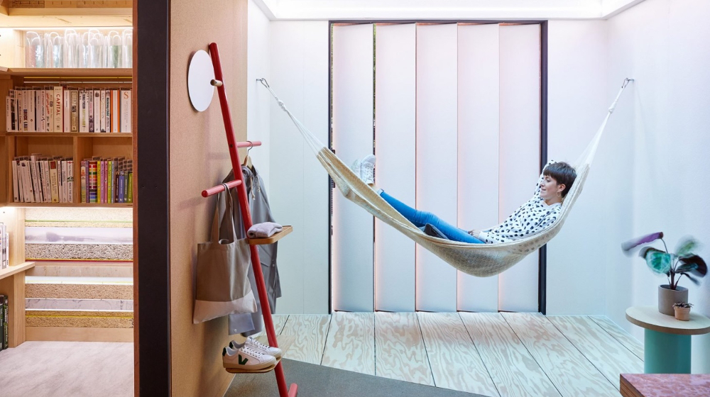 「Mini」による極小の家「Urban Cabin」©Mini / Sam Jcob Studio