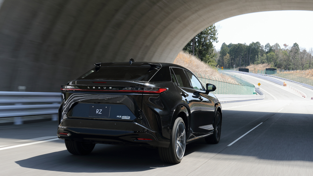 進化したステアリング制御とステアバイワイヤをLEXUSとして初採用する