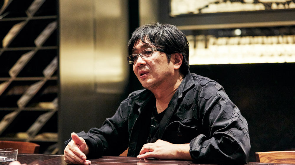 映画監督の大友啓史氏。かつてNHKで働いていた経験が、社会的な視点を育んでくれたと語った。