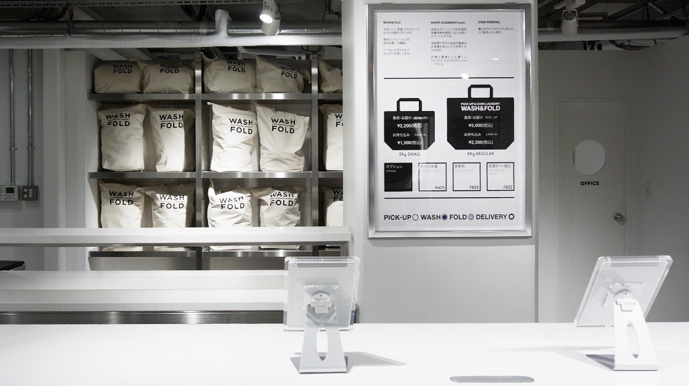 ホワイトを基調としたシンプルでスタイリッシュな「Wash and Fold」の店内
