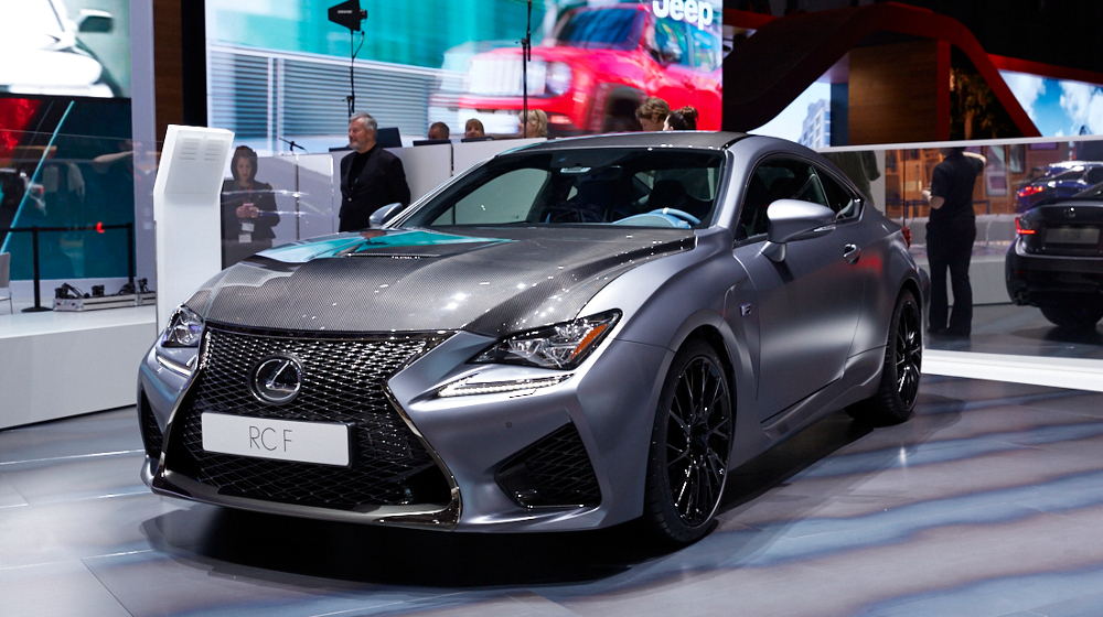 「F」モデル10周年記念の限定モデル「RC F10th Anniversary」も展示された