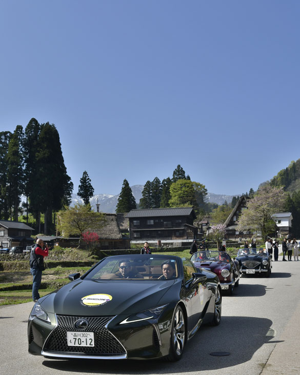 希少なクラシックカーが一堂に会する、国際クラシックカー連盟公認のラリーイベント「La Festa Primavera 2024」が4月19日〜22日の4日間で開催される。今回は15周年記念大会。LC500 Convertibleがクラシックカー50台を先導し、名古屋市・熱田神宮スタートから京都市・岡崎公園まで2府6県約1,200kmを走行する。