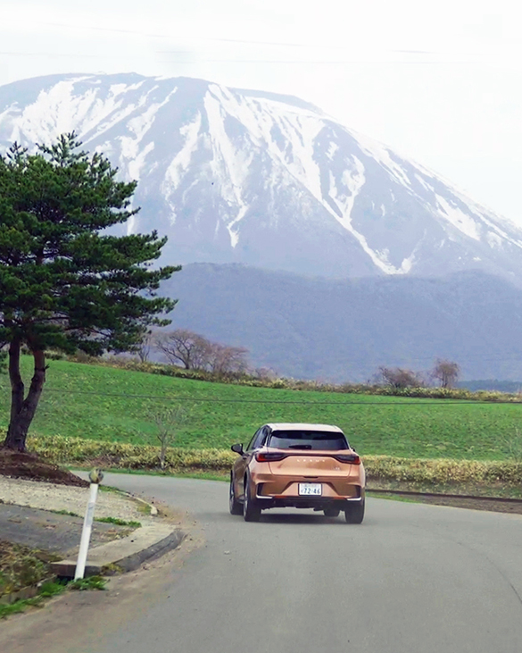 LBXを生産するトヨタ自動車東日本 岩手工場。2024年4月17日にこの工場で行われた式典「LBX 〜東北と走る〜」。式典で行われた豊田章男会長とレーシングドライバー佐々木雅弘選手のトークショーを取材した。