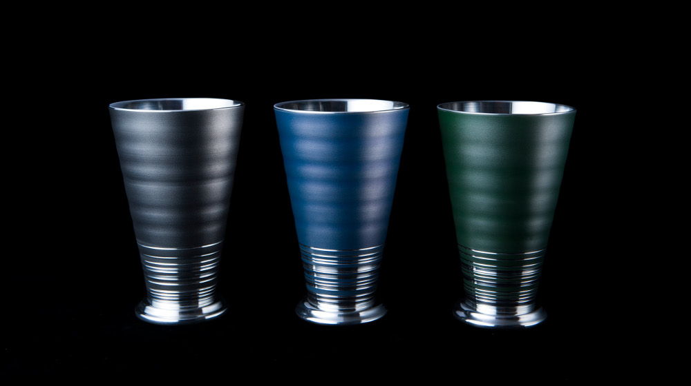自然をイメージした「SAZANAMI」シリーズの8オンスタンブラー。各2万1000円(税別)