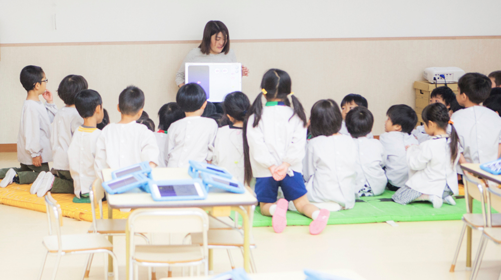 香川富士見丘幼稚園ではビスケット担当の教員がおかれ、園児の興味を引く授業の工夫がなされていた