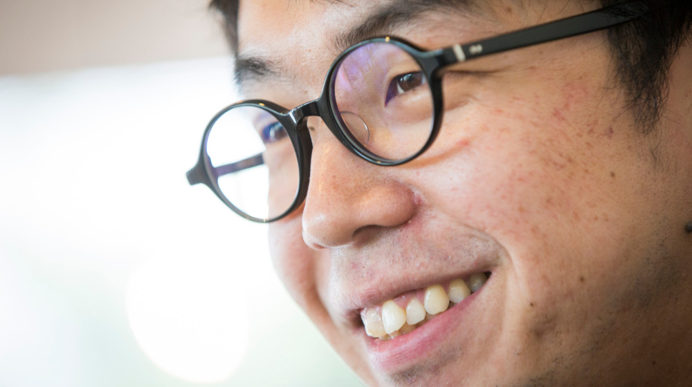 「それまで、デザインの勉強はしたことがありませんでした」と語る新山氏