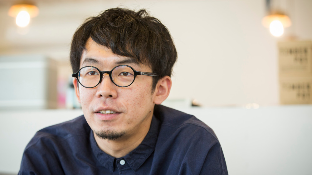 「移住当初は空回りしていましたね」。TSUGI代表兼デザインディレクターの新山直広氏は当時を振り返る