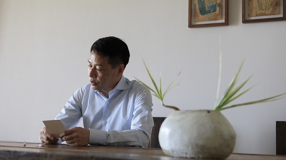 普段愛用するカードは、ほどよい厚みとサイズ感で、携帯に適したもの