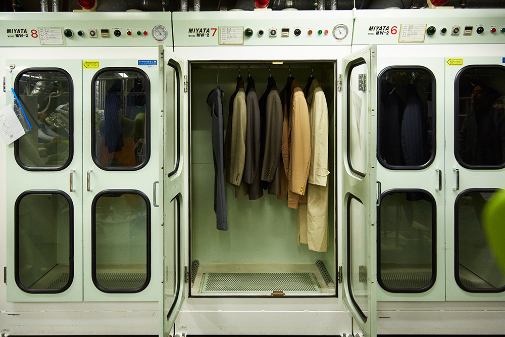 衣類にストレスを与えない、常温での高速な静止乾燥を可能とするボックス式立体乾燥機
