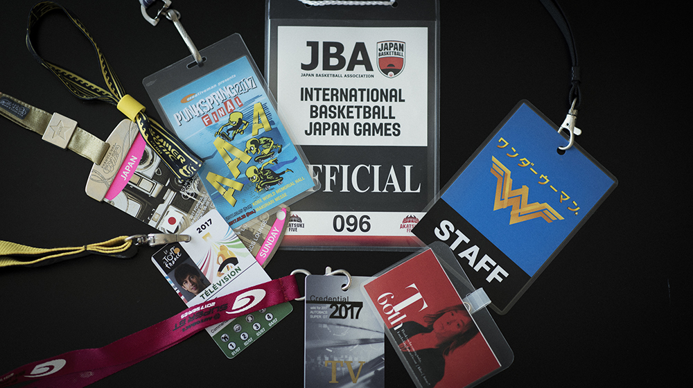 スポーツ実況やイベントなどの司会を務めた際のスタッフパス。「好き」を極めた結果、活動の幅が広がった
