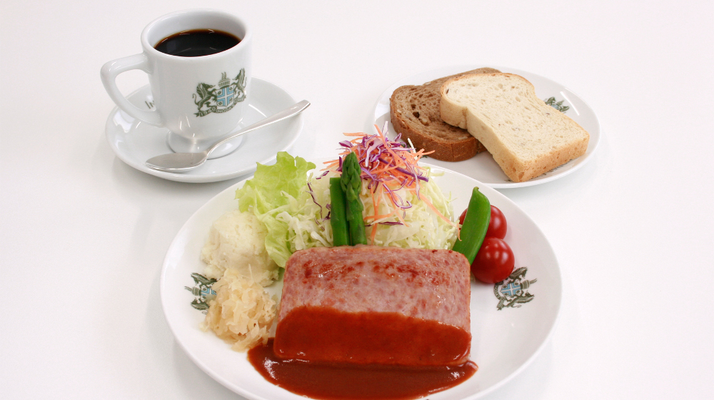 人気メニューのミートローフ ©イノダコーヒ