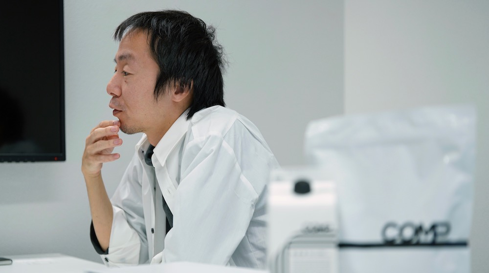 日本人の体質に合った完全食の開発を手がけるコンプ代表の鈴木氏