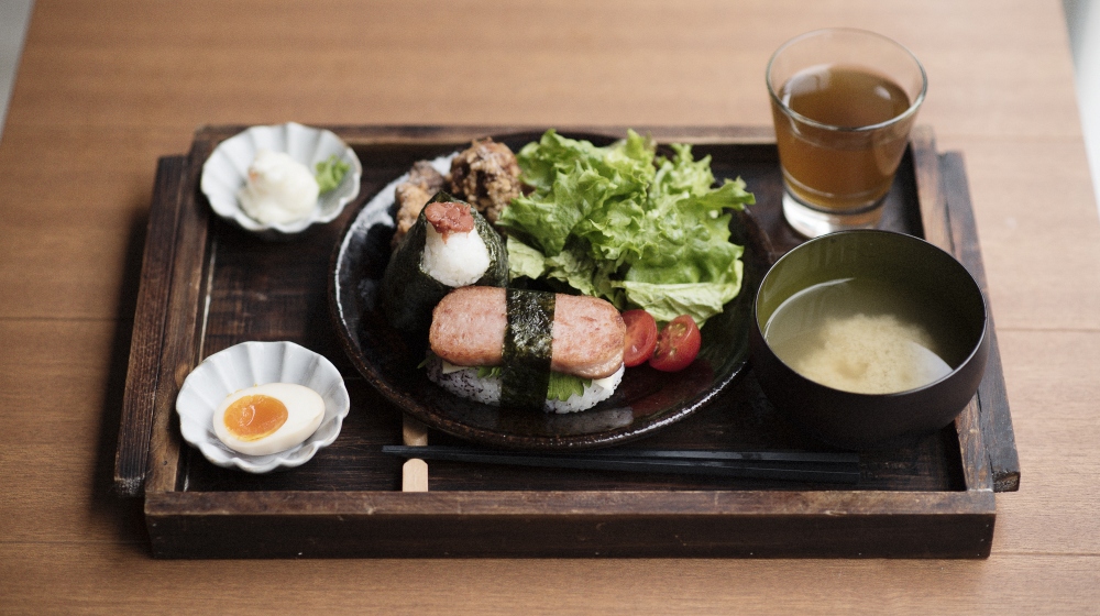 1,020円のKIKKA定食。宿泊客だけでなく、近隣のビジネスマンにも人気