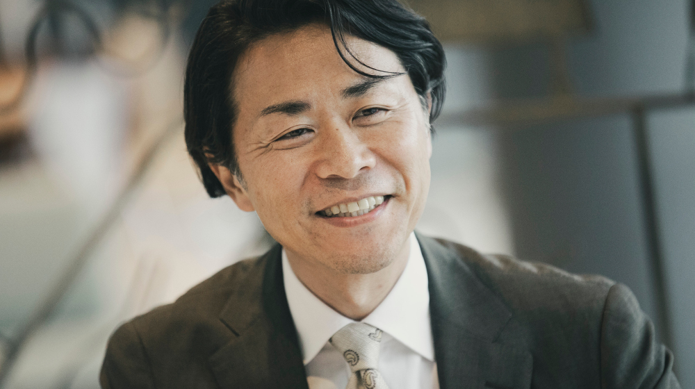 シーンに合わせて、出張や旅行の際には、1日に何度か着替えることもあるという吉田氏