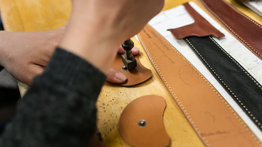 Roberuの製品はショップに併設された工房で、一つひとつ手作りで生産される