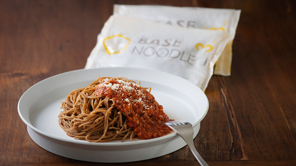パスタはもちろん、焼きそばやまぜそばなど多彩な麺料理に対応できるよう、食感などにもこだわった
