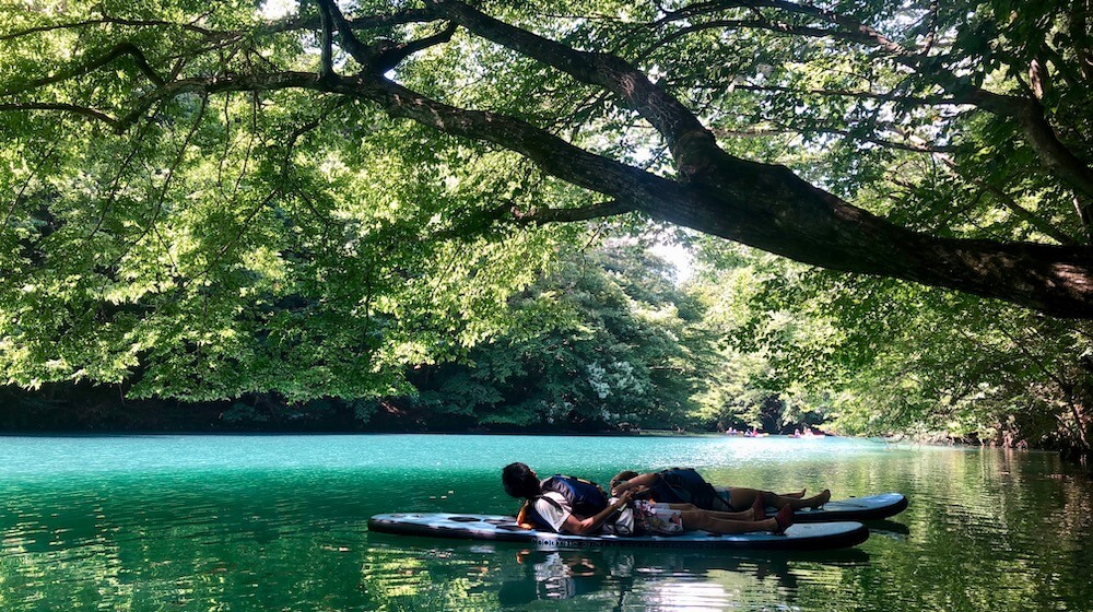 水の上でくつろぐことができるのもSUPの魅力