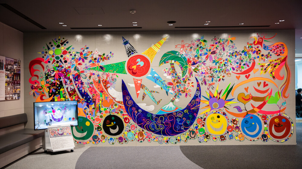 日本財団パラリンピックサポートセンターにある「i enjoy !」をテーマに香取慎吾氏が描いた壁画