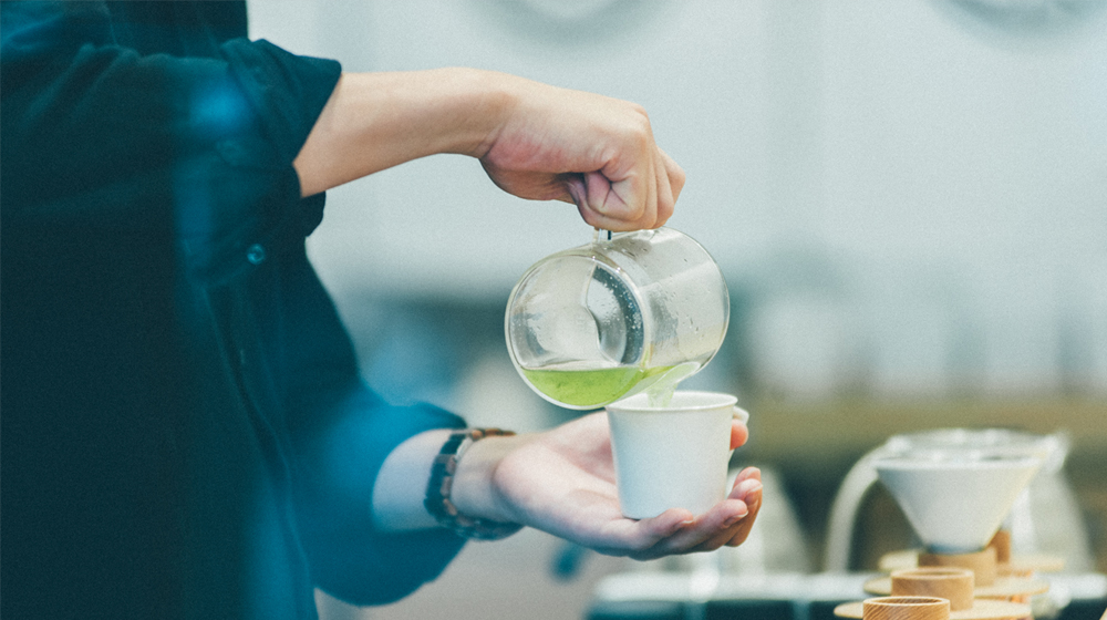 バリスタの一つひとつの美しい所作もじっくりと堪能してほしい