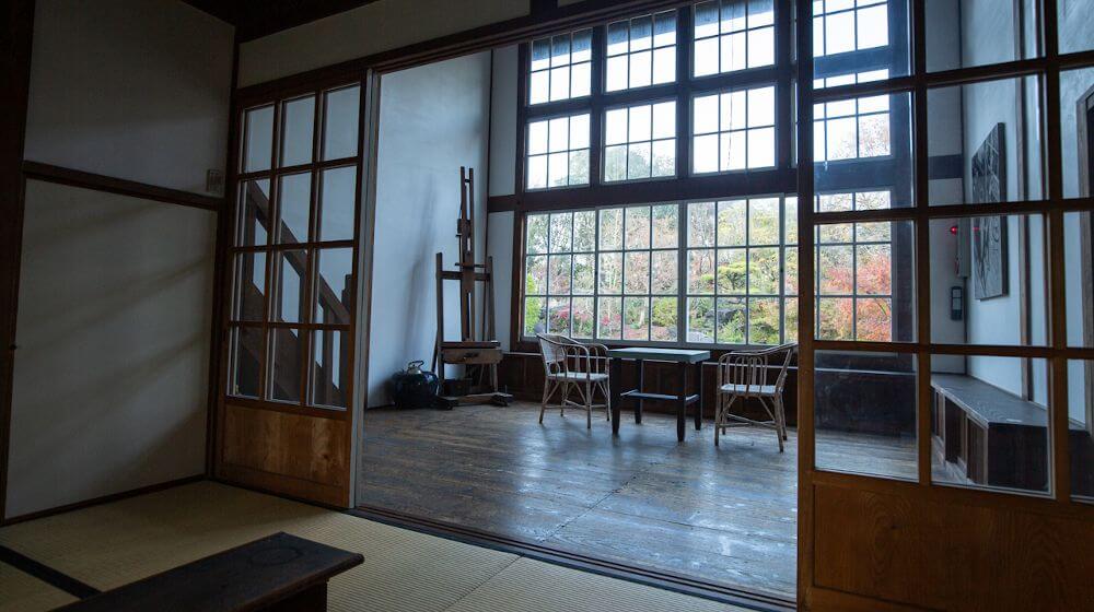 坂本繁二郎のアトリエは、園内のイベントにあわせ、期間限定で公開されている