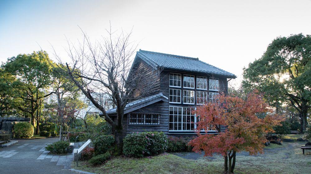 福岡県八女市から移築された坂本繁二郎のアトリエ