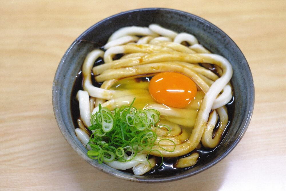 名物伊勢うどんは真っ白ふわふわ
