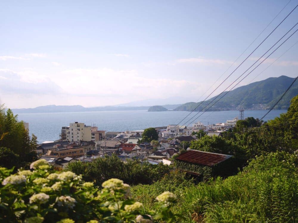 刈水地区から小浜温泉を見下ろす