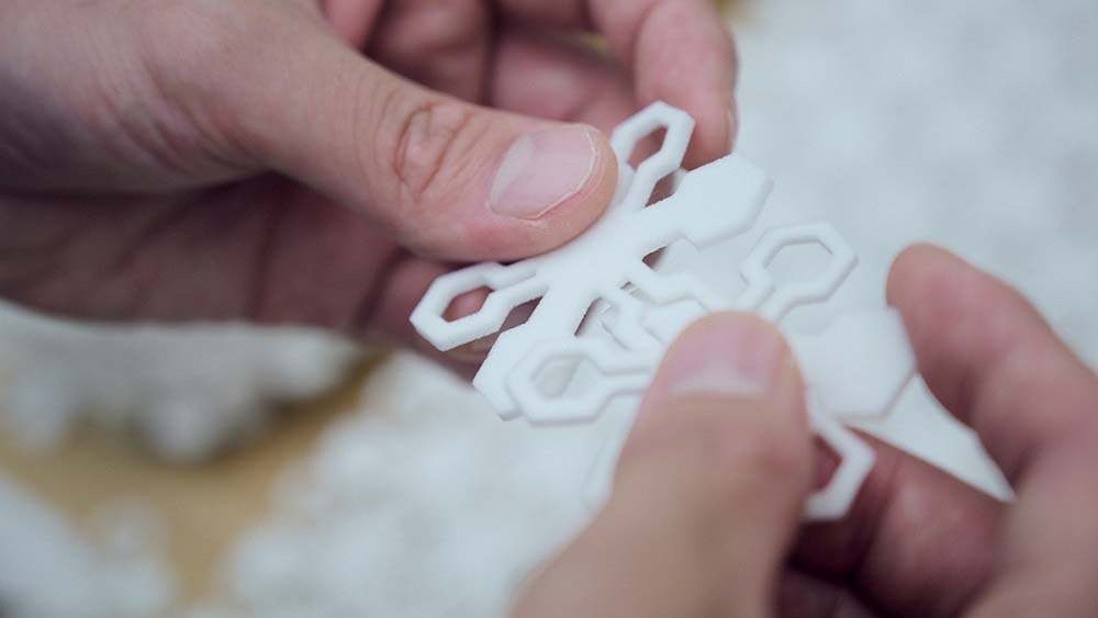 雪の結晶のようなCY-BOのピース