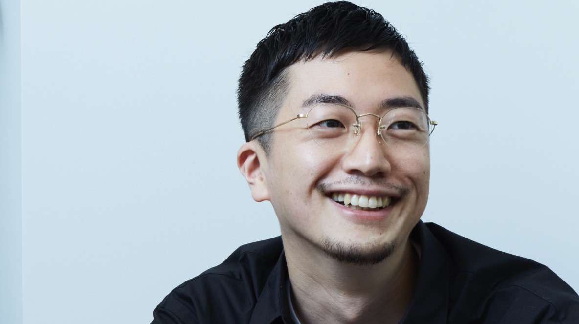 Clearの代表取締役を務め、日本酒のラグジュアリーブランド「SAKE HUNDRED」を率いる生駒龍史氏
