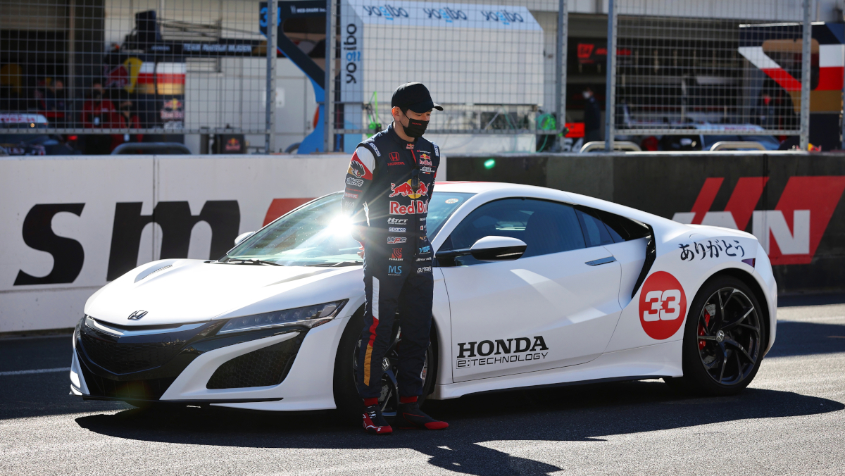 ホンダNSXのステアリングを握ったのは2013年GT300クラス チャンピオン武藤英紀選手