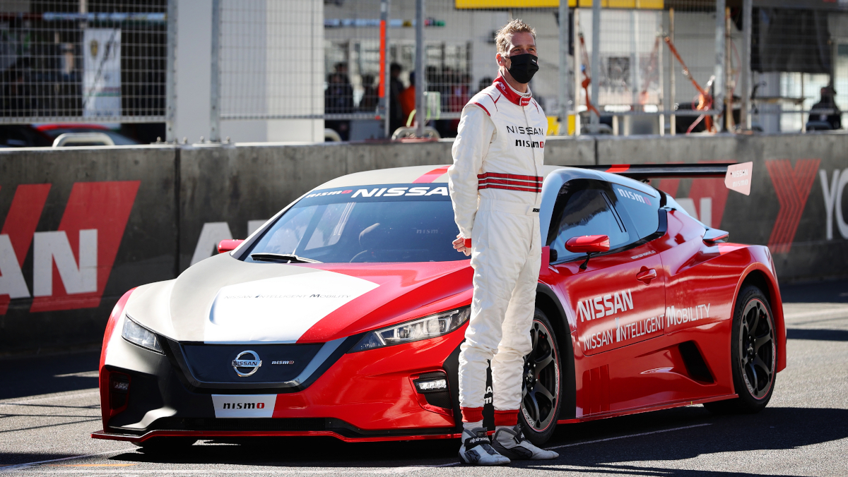 GT500クラスのチャンピオンに輝いたミハエル・クルム選手は、NISSAN LEAF NISMO RCにてパレードランに参加