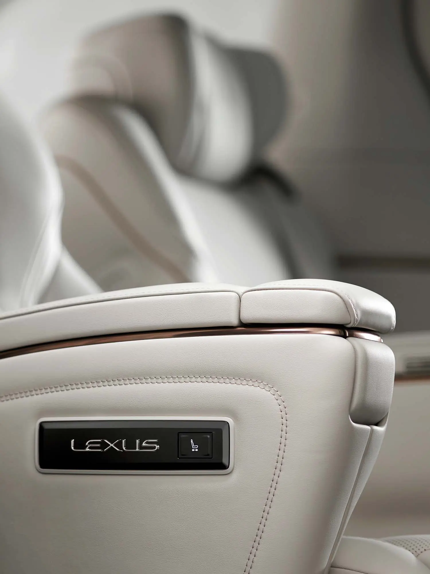 LEXUS ‐ LM