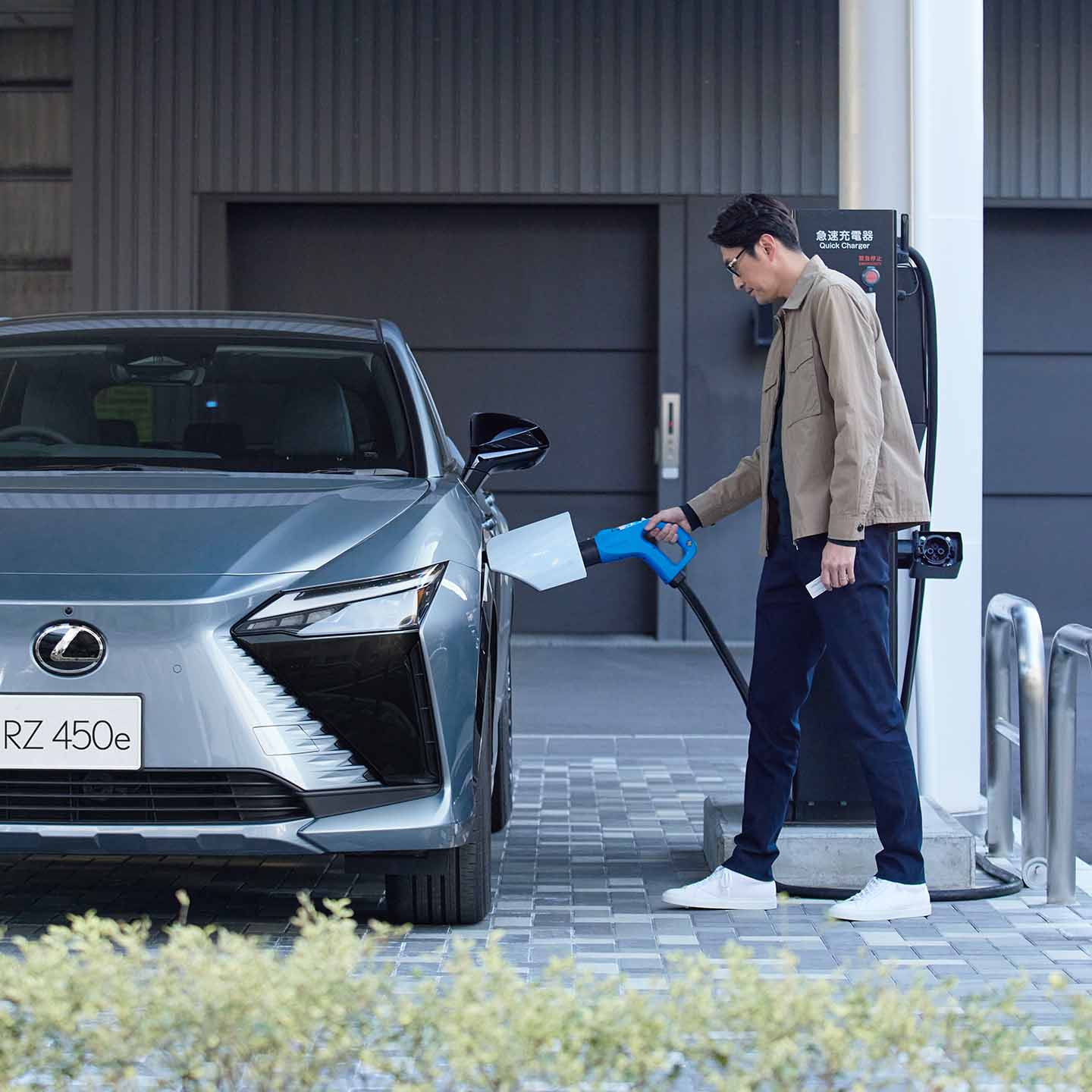 LEXUS RZ|充電&給電