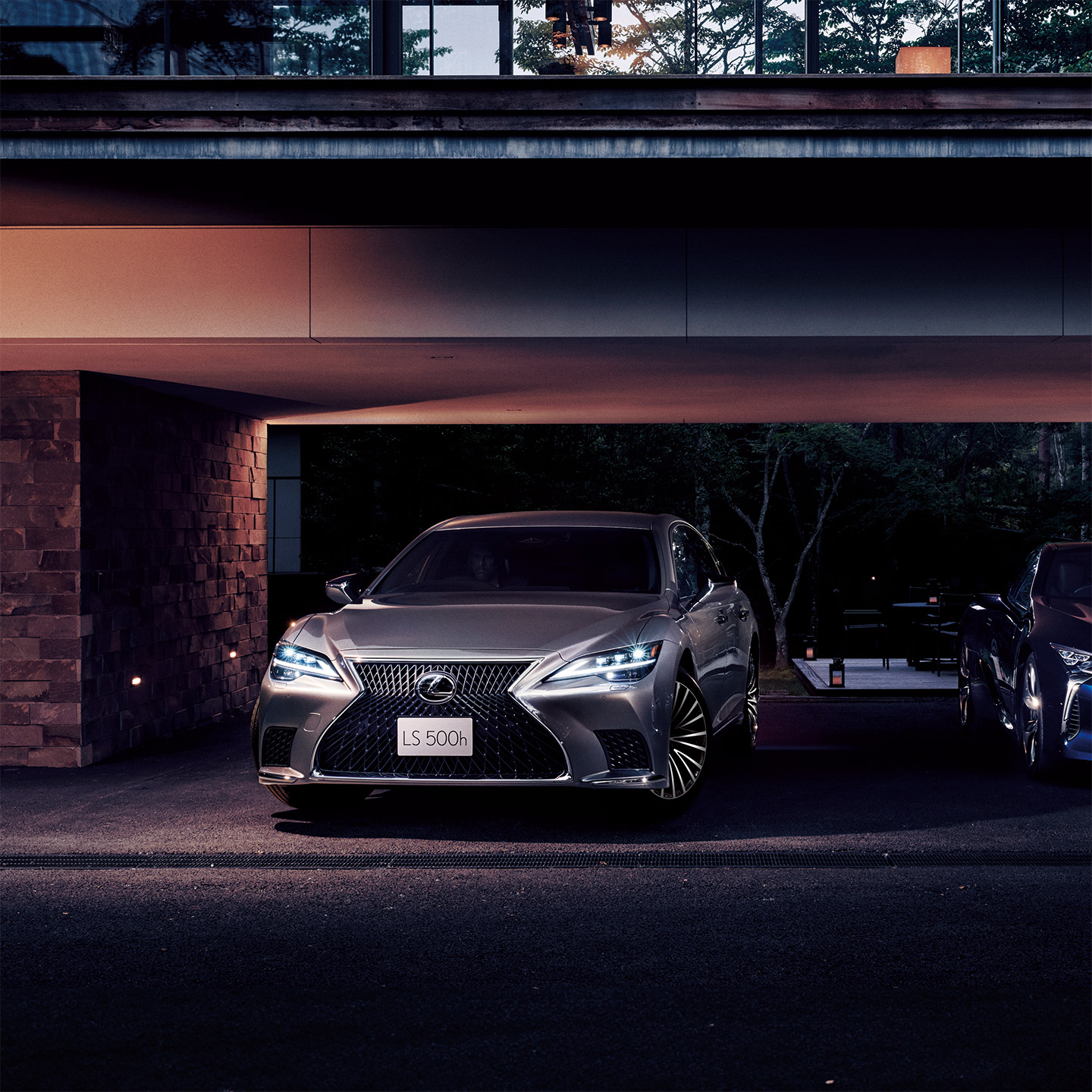 シンプルなスイッチ操作だけで駐車に必要な操作を制御