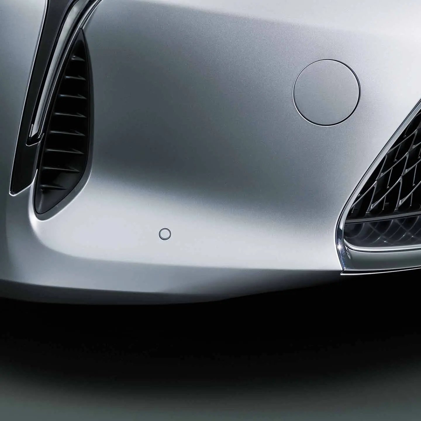 駐車場からの後退を支援する